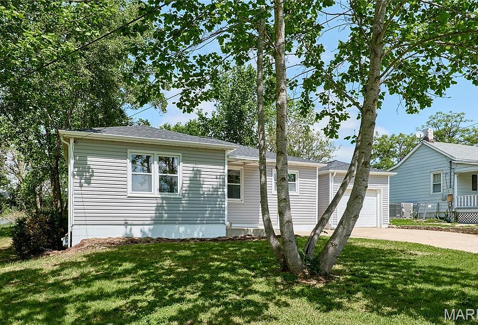 1st image of 385 Annie Ave