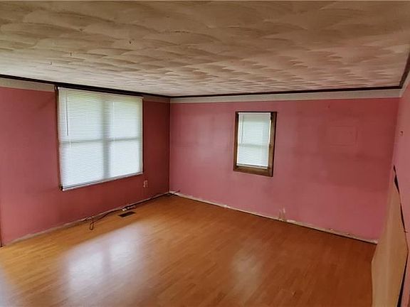 5th image of 105 S McKinley St