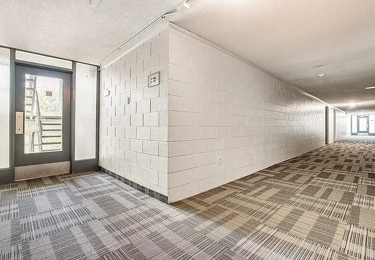 470 Wellington St N — Photo 17