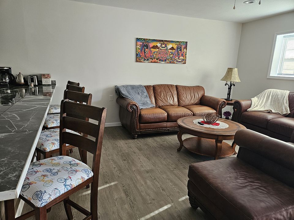 living room / eating bar