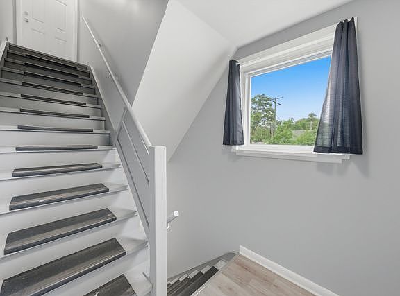 2nd image of 348 Pulaski Rd APT 2