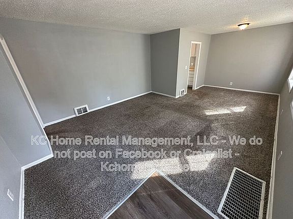 4th image of 6641 Flora Ave