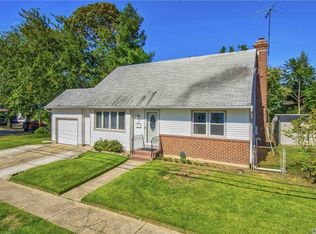 106 Lyon St, Valley Stream, NY 11580