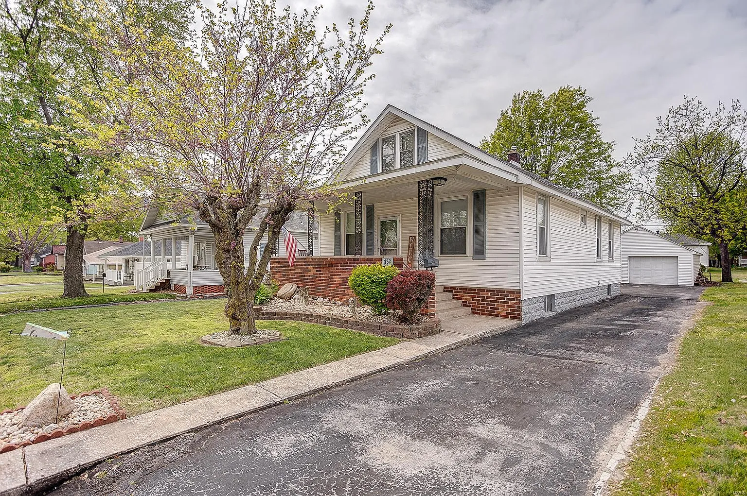 782 Condit St photo 1