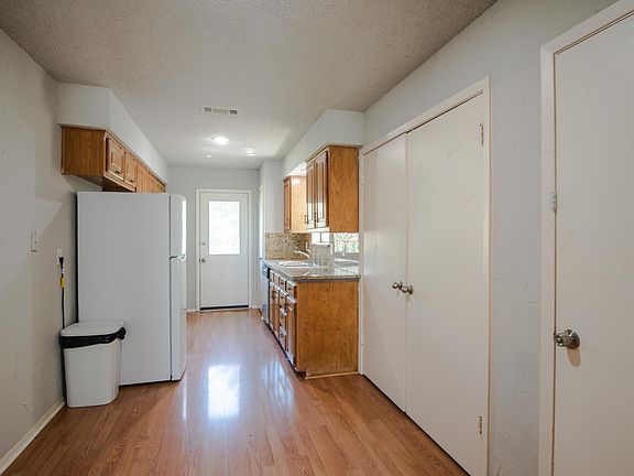 5th image of 7042 Pecan St