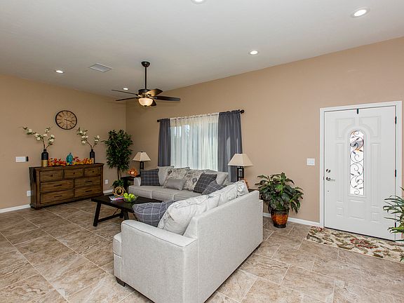 4th image of 7643 E Las Flores Ave