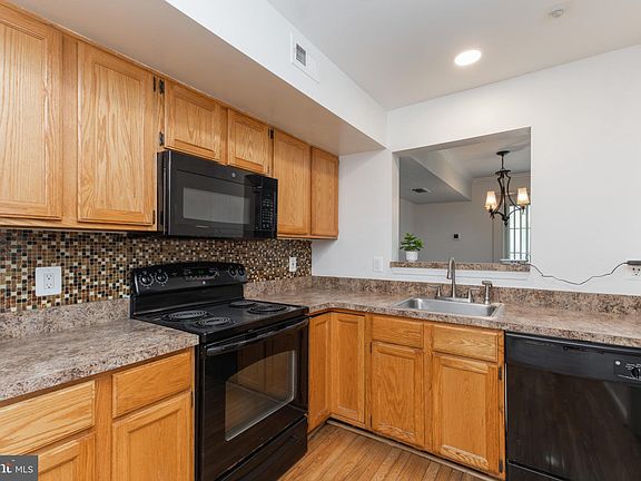 4th image of 13942 King Gregory Way