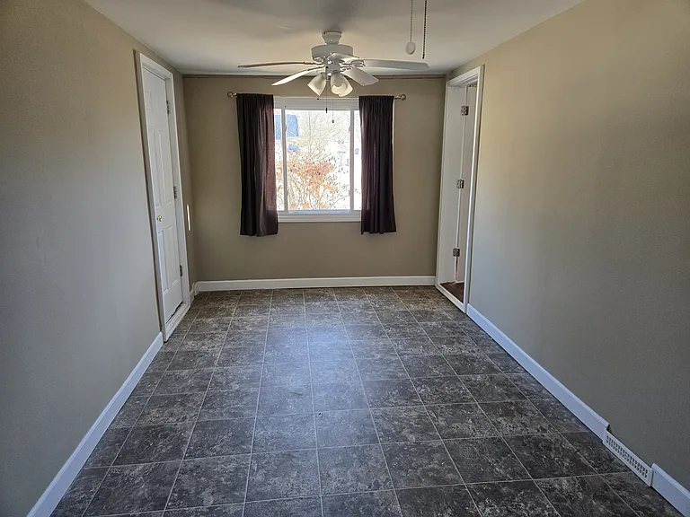 915 Westglen Dr — Photo 17