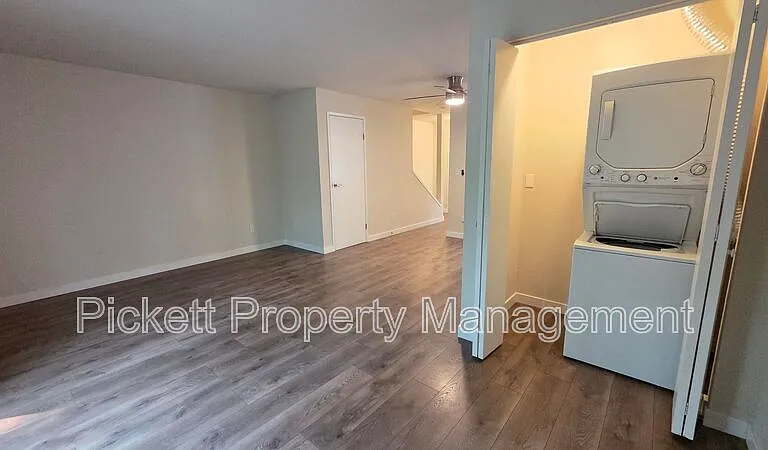 354 NW Edvard St #E — Photo 10