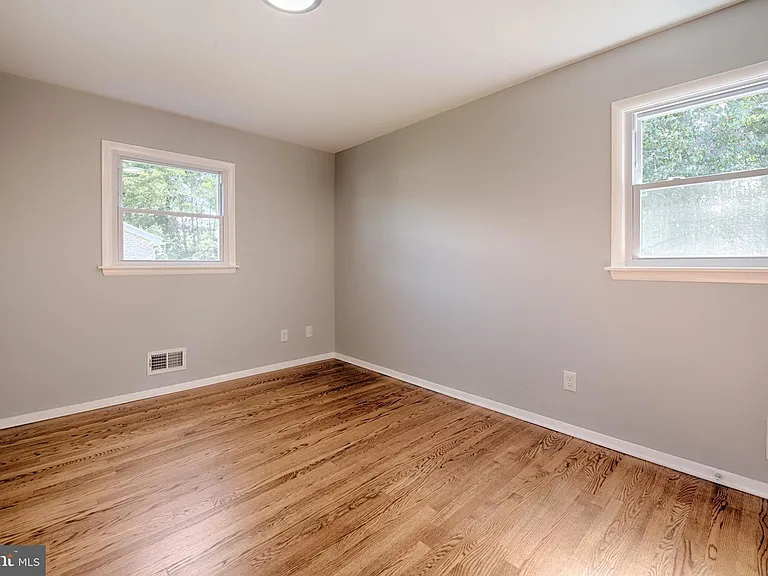 721 Bedford Rd — Photo 8