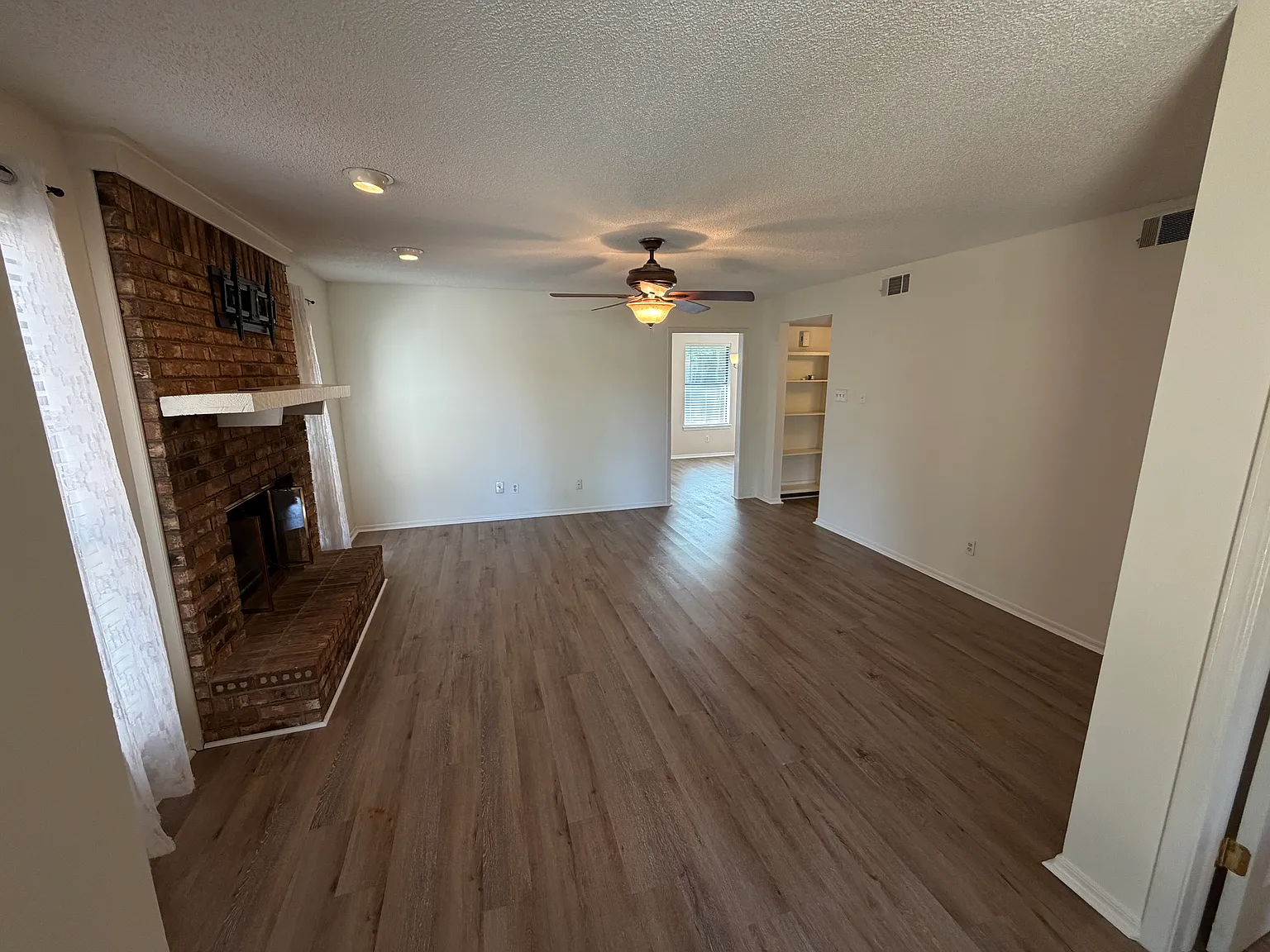2 bed, 1002 sqft, $1,250 — Photo 3