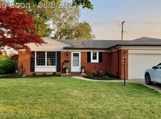 12040 Greenway Dr, Sterling Heights, MI 48312