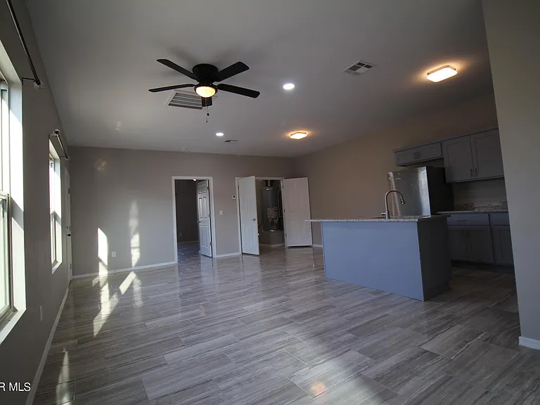 517 Val Verde St #B — Photo 4