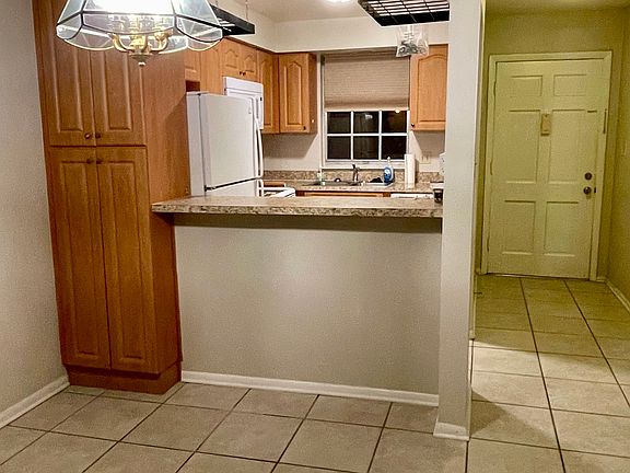 5th image of 1250 Denning Dr #120