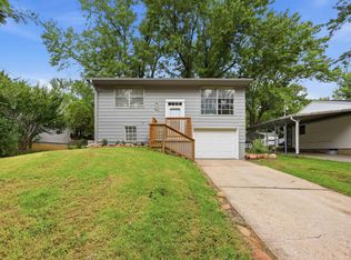 841 SE Brookside Dr, Topeka, KS 66607