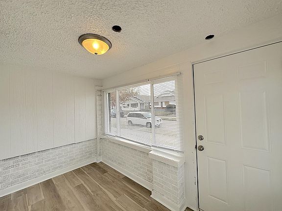2nd image of 1501 Dawson St