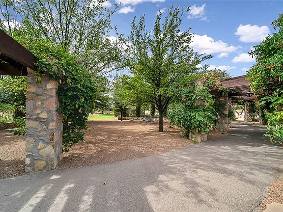 4th image of 4849 Villa Encanto Dr