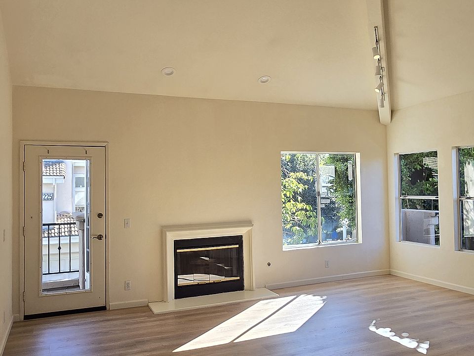 linving room with fireplace