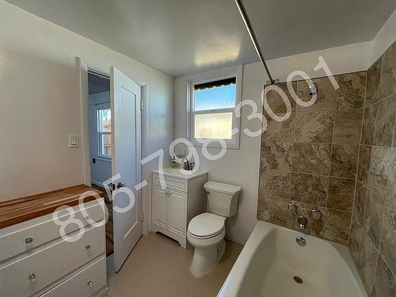 5th image of 208 Ventura St