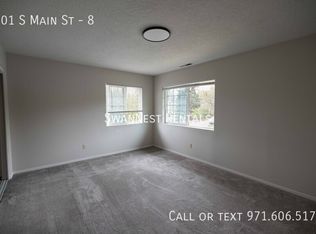 401 S Main St #8, Newberg, OR
