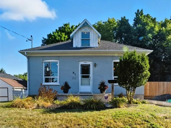 81 Beech Ave, Cambridge, ON N3C 1X6