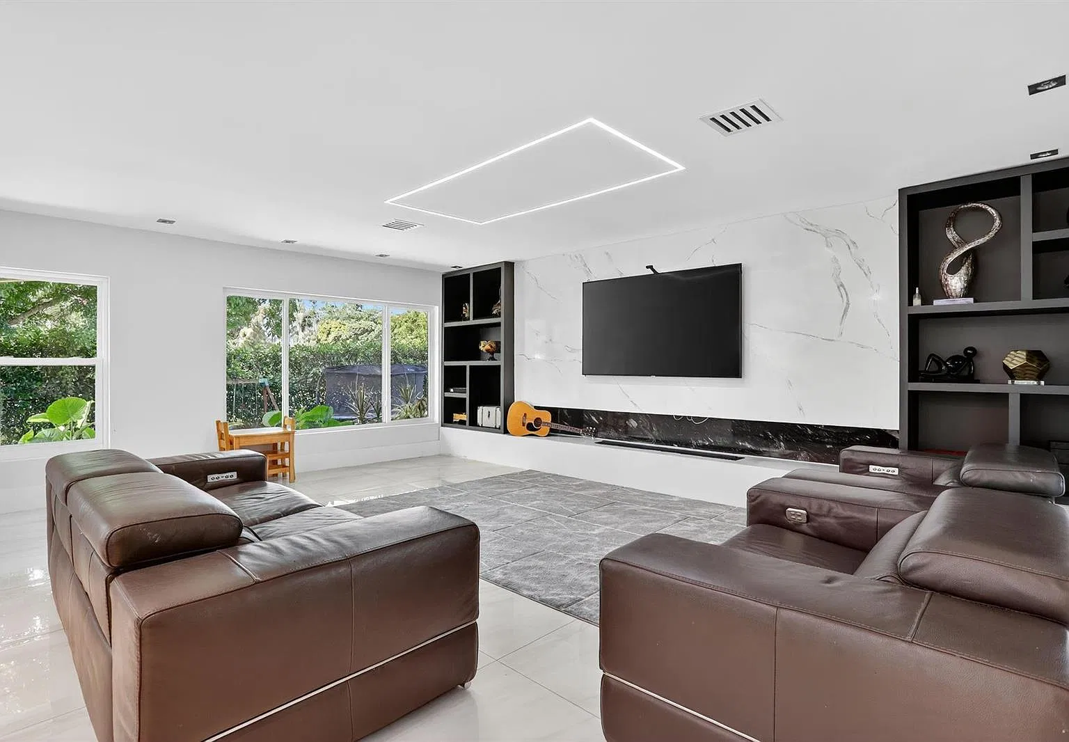 4 bed, 3.5 bath, 3609 sqft, $9,000 — Photo 4