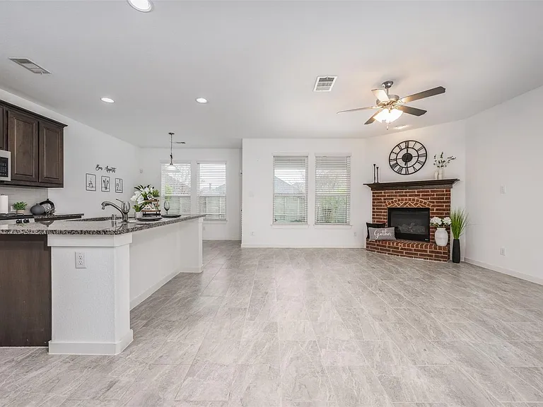 1728 Heron Way — Photo 11