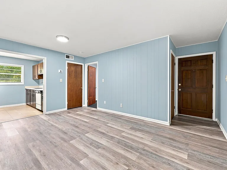 Little Creek Apartments — Photo 3