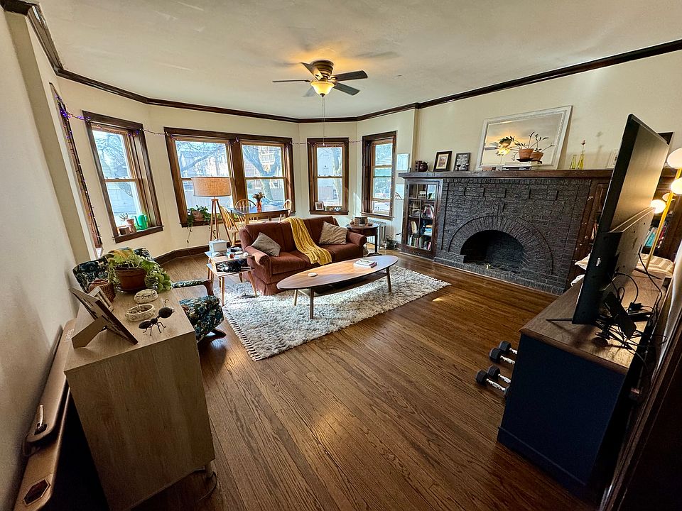 1st image of 3844 W Cornelia Ave APT 1W