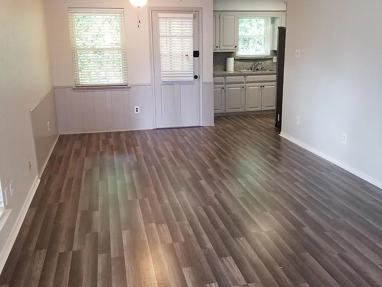 2430 Lakeview Cir — Photo 9