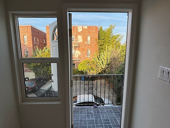 5th image of 1805 W 12th Pl