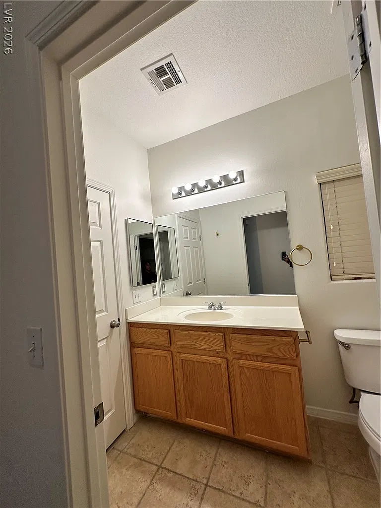 2 bed, 2.5 bath, 1339 sqft, $1,472 — Photo 3