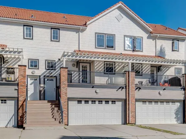 37 SE Royal Oak Plz NW, Calgary, AB T3G 0B3