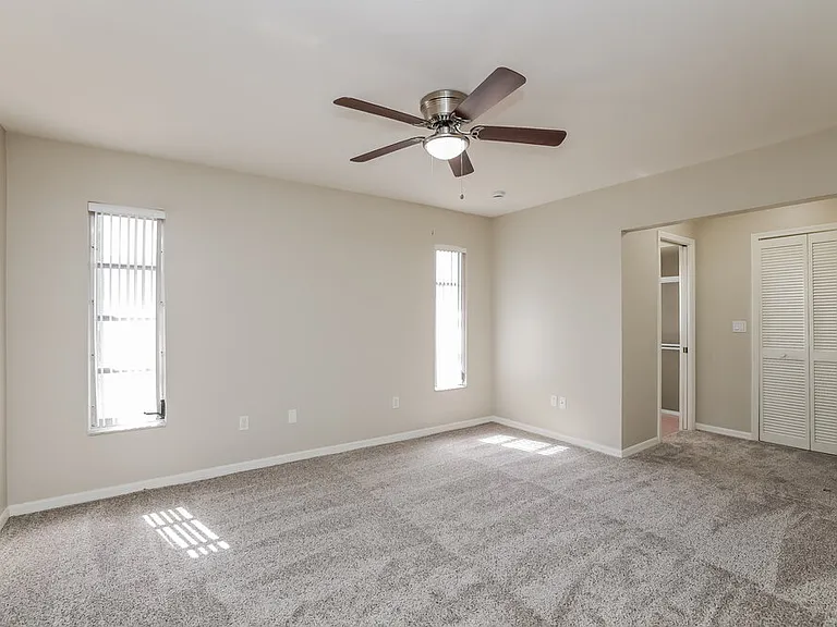 2130 SE 9th Ter — Photo 9