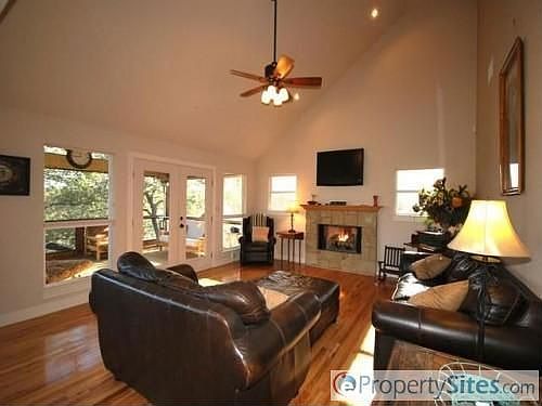 2nd image of 1117 Lake Shore Dr
