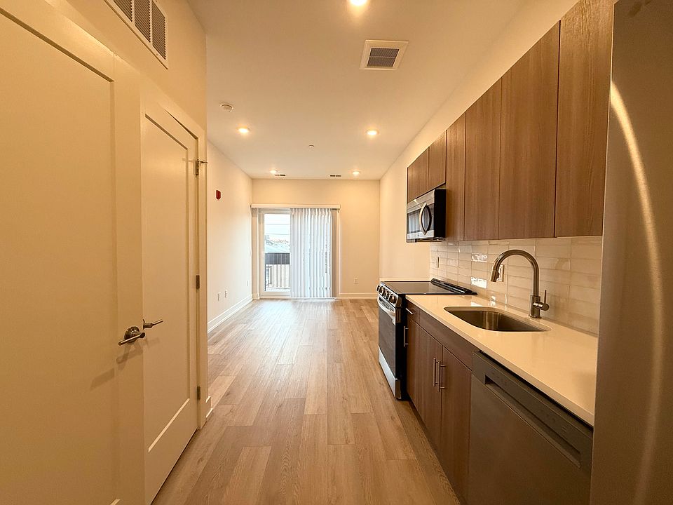 1st image of 128 W Girard Ave #202