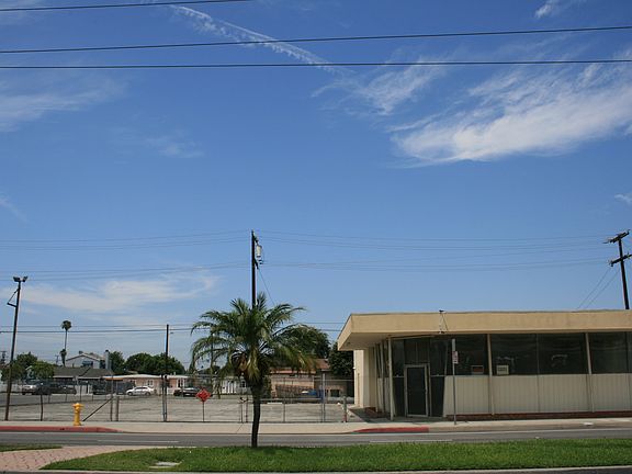 3rd image of 22121 Norwalk Blvd
