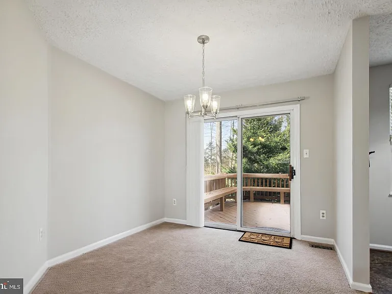 704 Suffield Dr — Photo 5