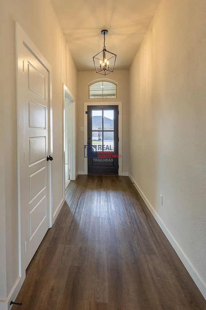 Spacious Glen Rose Home with Open Floorplan & Office Space — Photo 4
