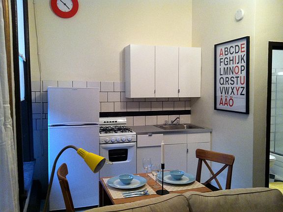 3rd image of 132 W Court St APT 8