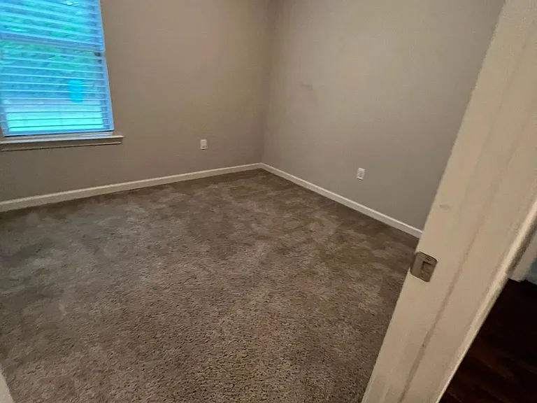 13712 Fox Hill Dr — Photo 34