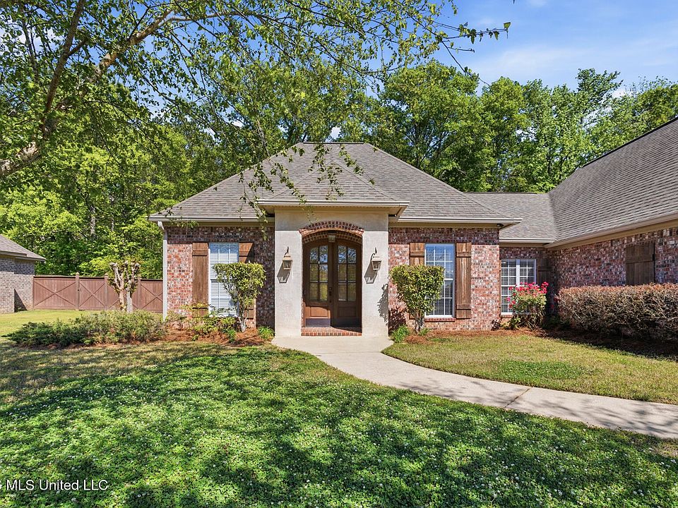 1st image of 202 Belle Oak Dr