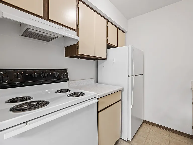 W63N14266 Washington Ave #96 — Photo 12