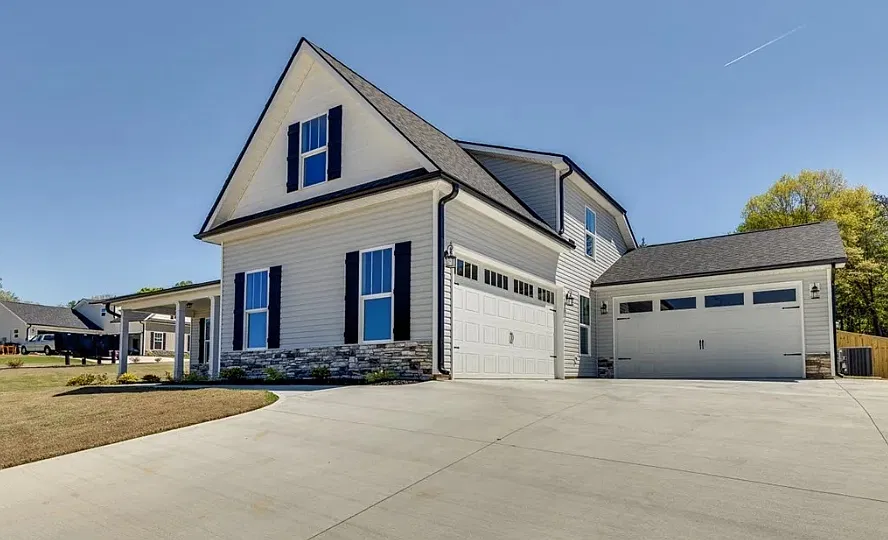 3 bed, $2,650 — Photo 2