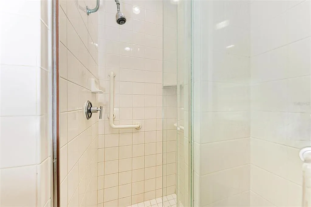 3 bed, 2.5 bath, 2254 sqft, $18,000 — Photo 3