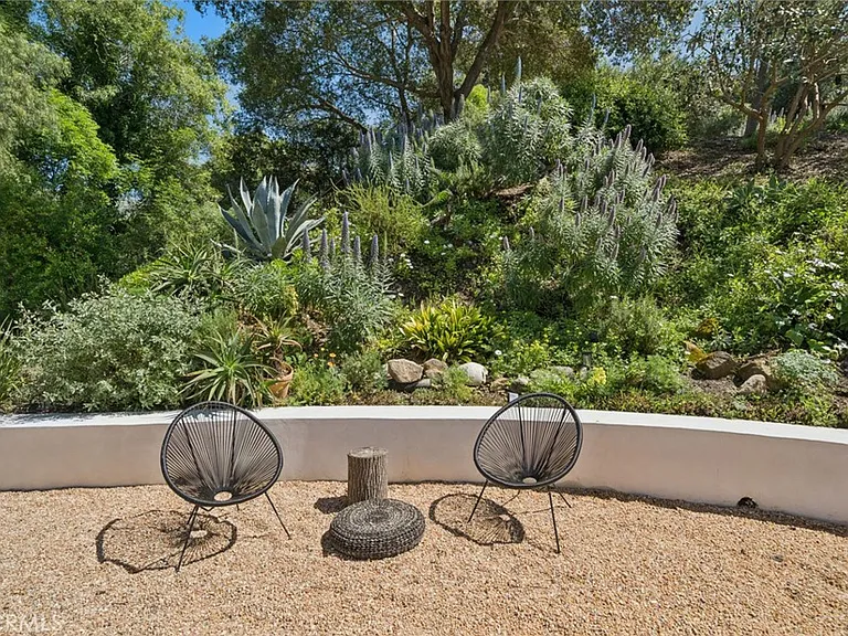 1377 Lewellyn Dr — Photo 26