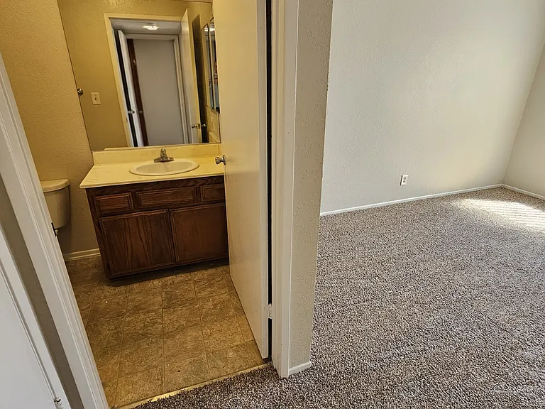 12460 Kittridge St #2 — Photo 22