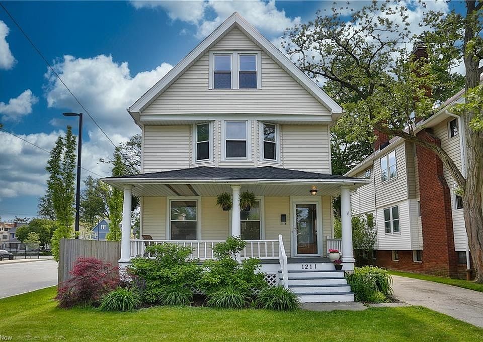 1st image of 1211 Summit Ave