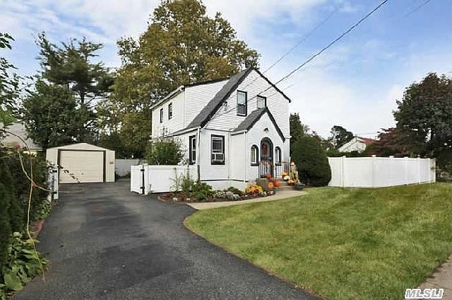 1st image of 441 Spruce Pl