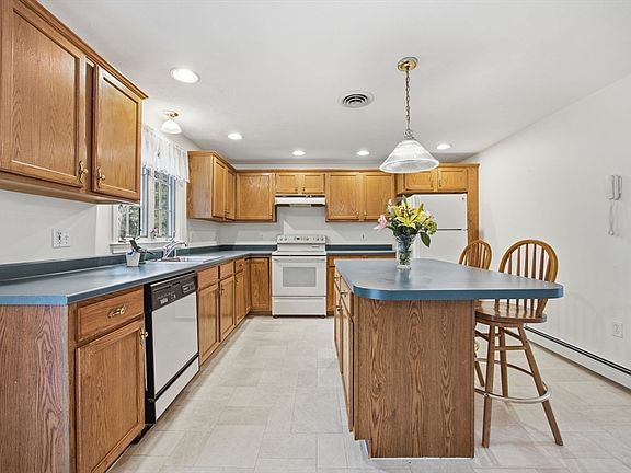 5th image of 92 Ocean Hill Dr
